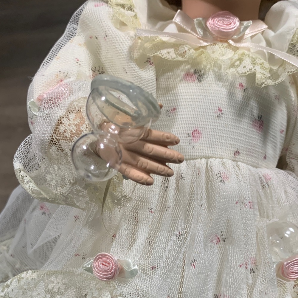 PORCELAIN DOLL - Picture 6 of 7